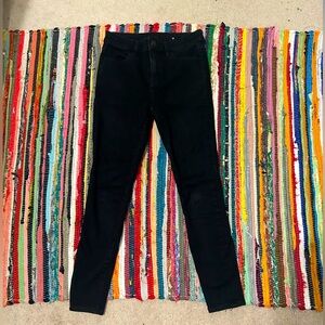 Black American Eagle skinny jeans